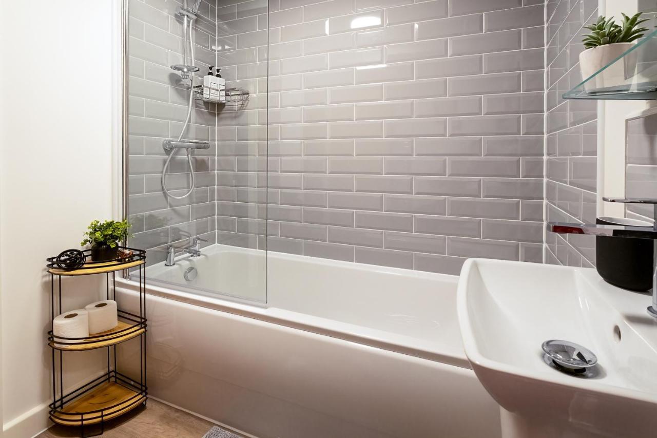 Akugi Homes: Modern Serviced Accommodation for All Luton  Exterior photo