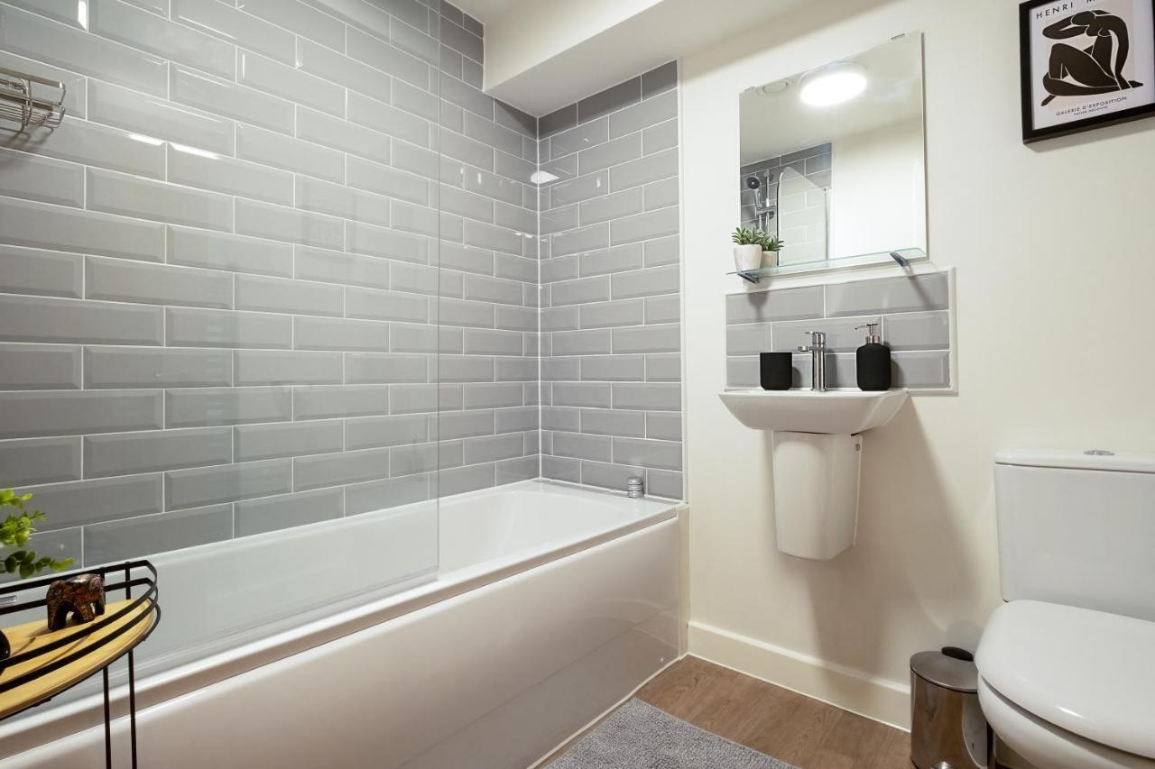 Akugi Homes: Modern Serviced Accommodation for All Luton  Exterior photo